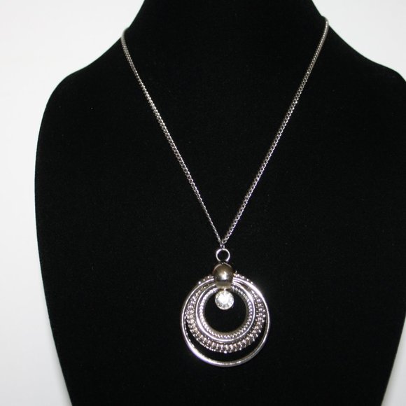 Beautiful silver and cz necklace 28"